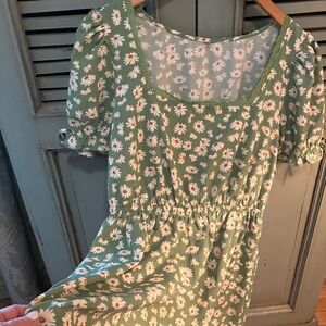 Fun daisy print dress with tie sleeves